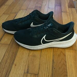 Nike Air Zoom Pegasus 39 dark green white athletic tennis running shoes 11.5